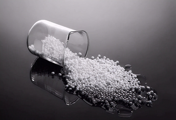 而張全興教授帶領(lǐng)團隊研發(fā)聚乳酸合成材料作為一種生物基材料,不僅